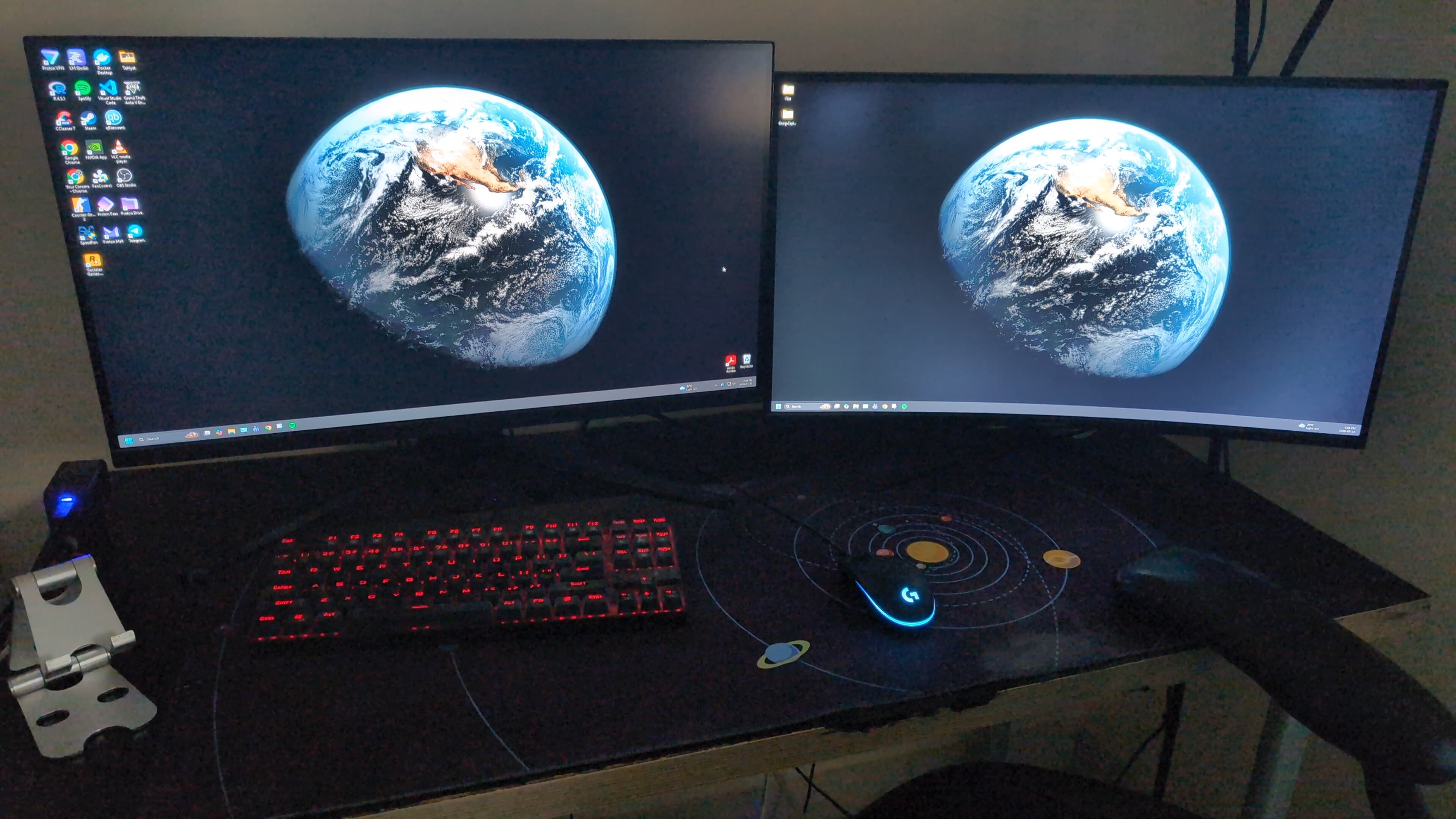 Fardin's computer setup
